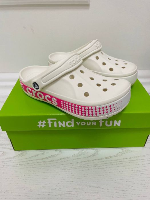 Кроксы ЛОГО белые/чёрные Crocs bayaband logo motion