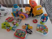 Muitos Brinquedos para Bebé e Crianças Pequenas