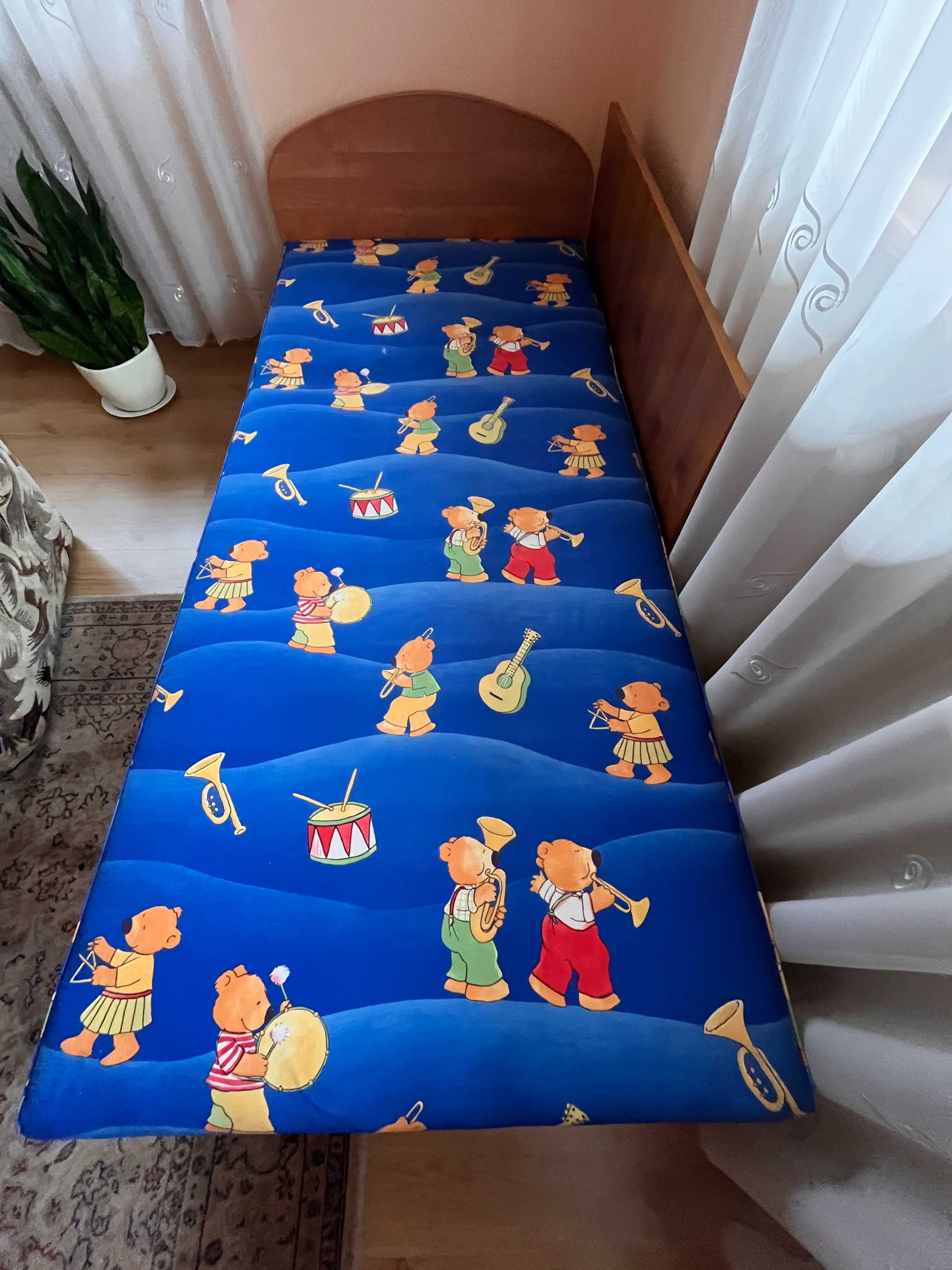 Łóżko dziecięce wygodne i otwierane