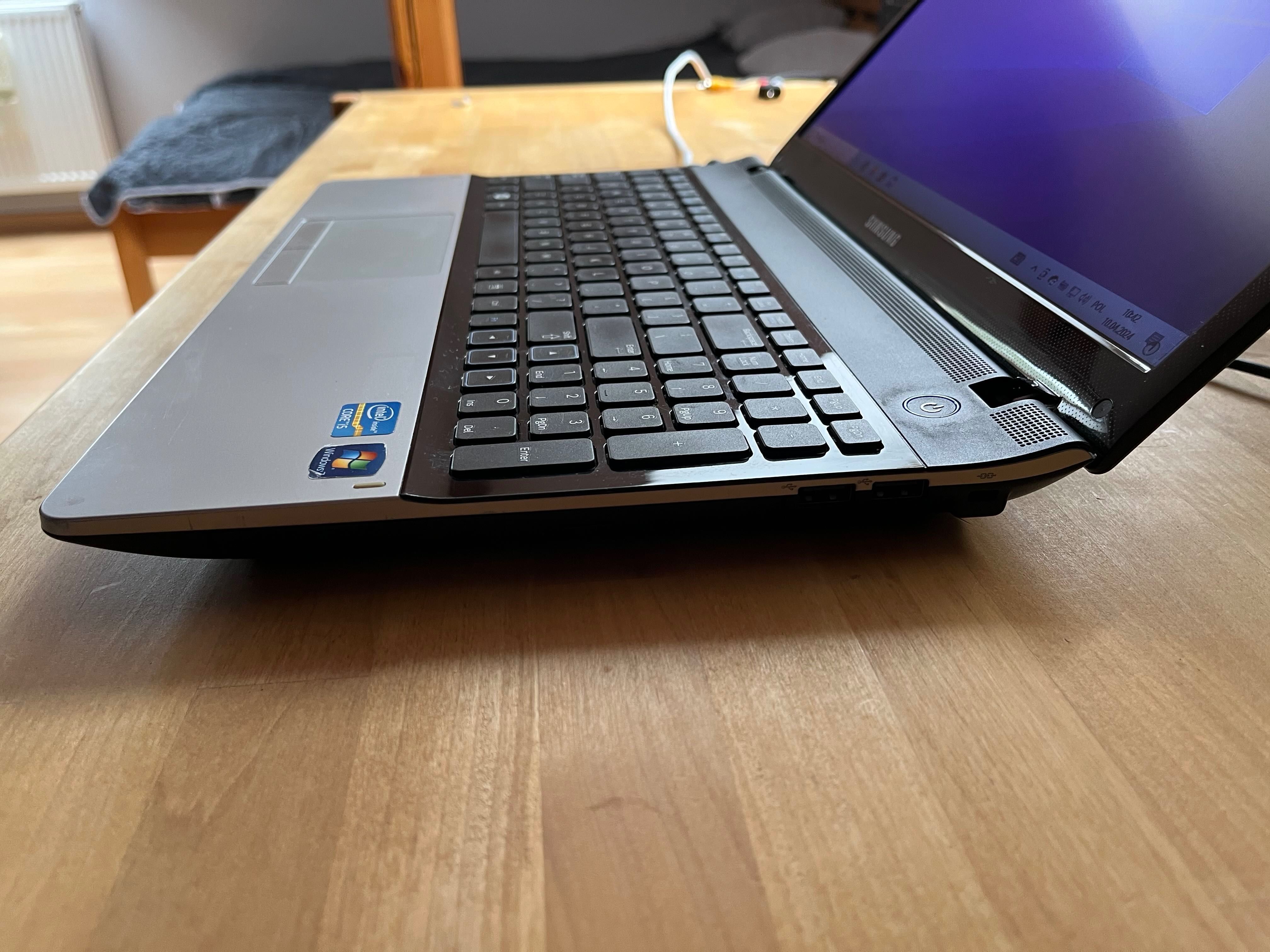 Samsung NP300E5A laptop