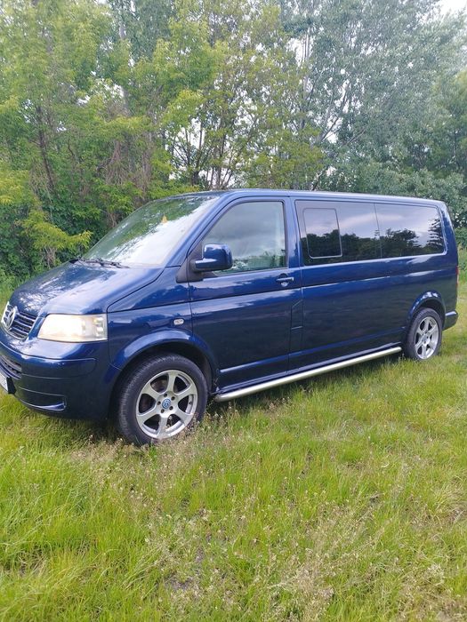 Sprzedam Volkswagen Transporter caravella 9 osób z silnikiem 1.9 TDI