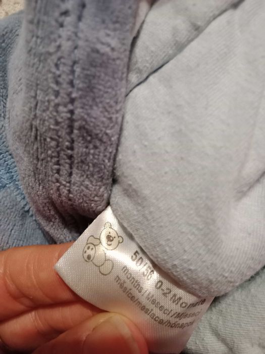 50/56 Ciepły niebieski milusi pajacyk bez stopek dłoni miś z kapturem