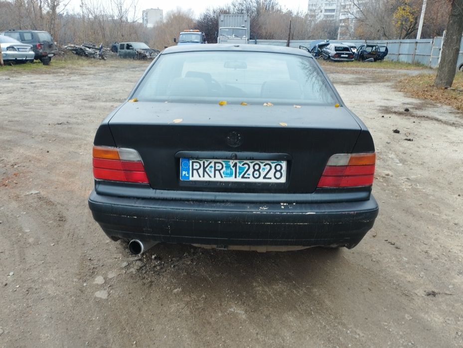 Продам BMW E36 на полном ходу сел и поехал