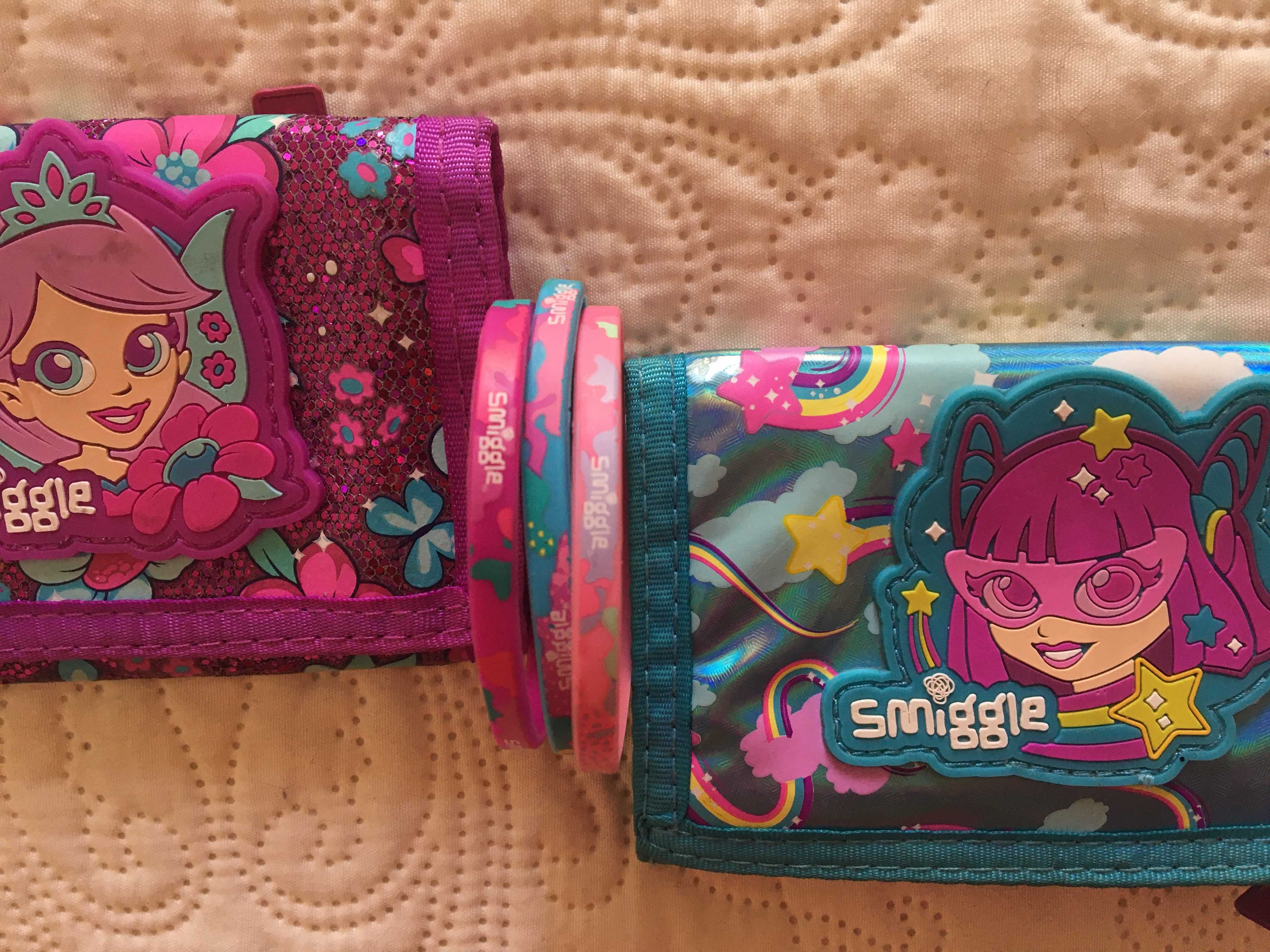 2 Carteirinhas + 3 pulseiras Smiggle (6-10 anos)