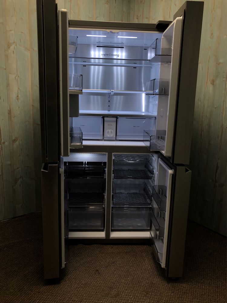 Топовий холодильний Samsung Family Hub RF65A977FSR 2023 року