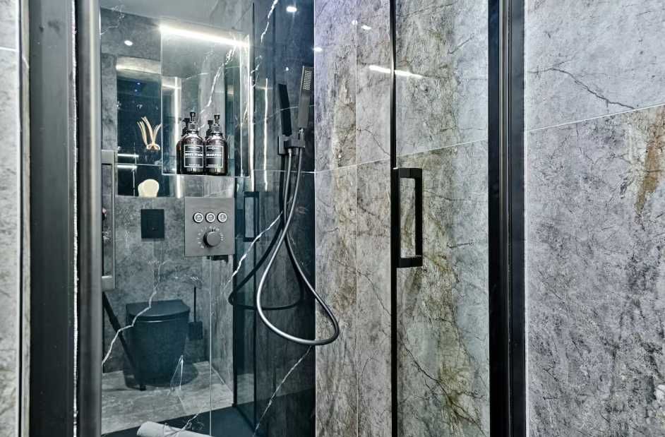 LuXus Apartament z Jacuzzi na wyłączność w środku miasta Parking