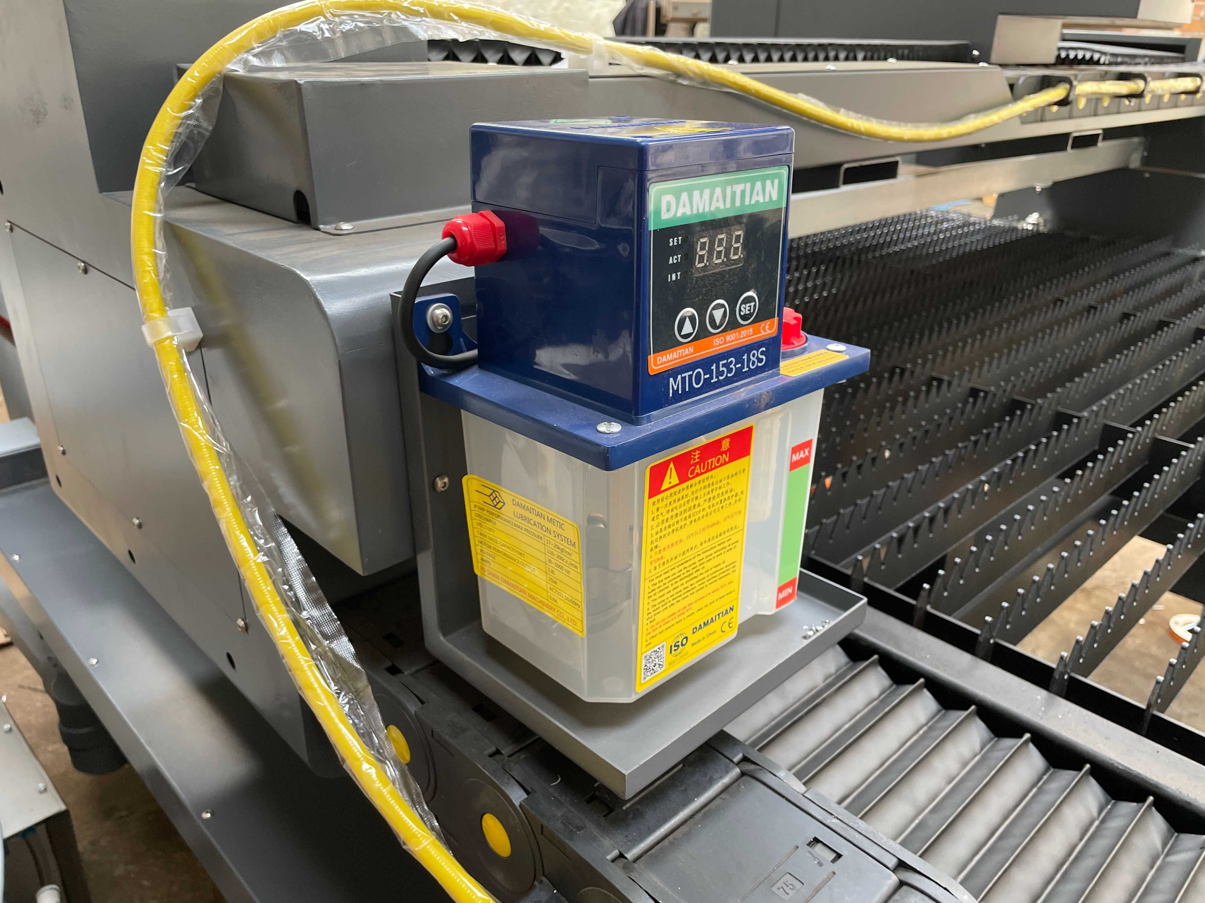 Ploter laserowy fiber laser wycinarka cnc fibrowa 150x300cm 1500W.