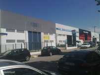 Armazém na Zona Industrial Maia I - frente para Rua do Outeiro
