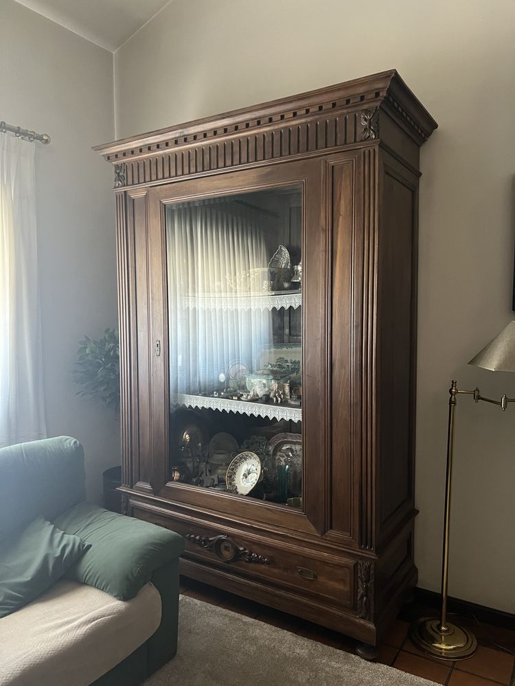 Movel de Sala c/ vitrine com mais de 150 anos