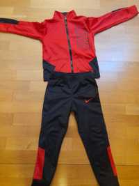 Sportowy dres chłopięcy Nike rozmiar 104 cm - 110 cm