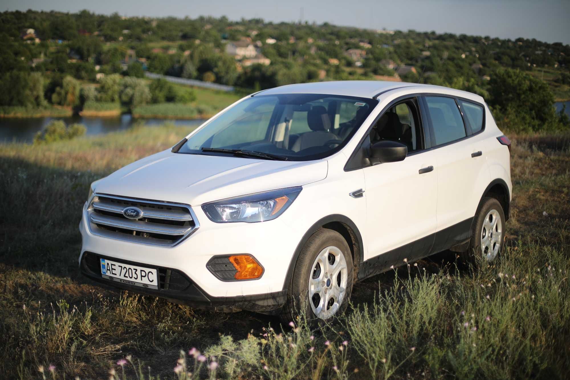 Ford Escape S 2019 года