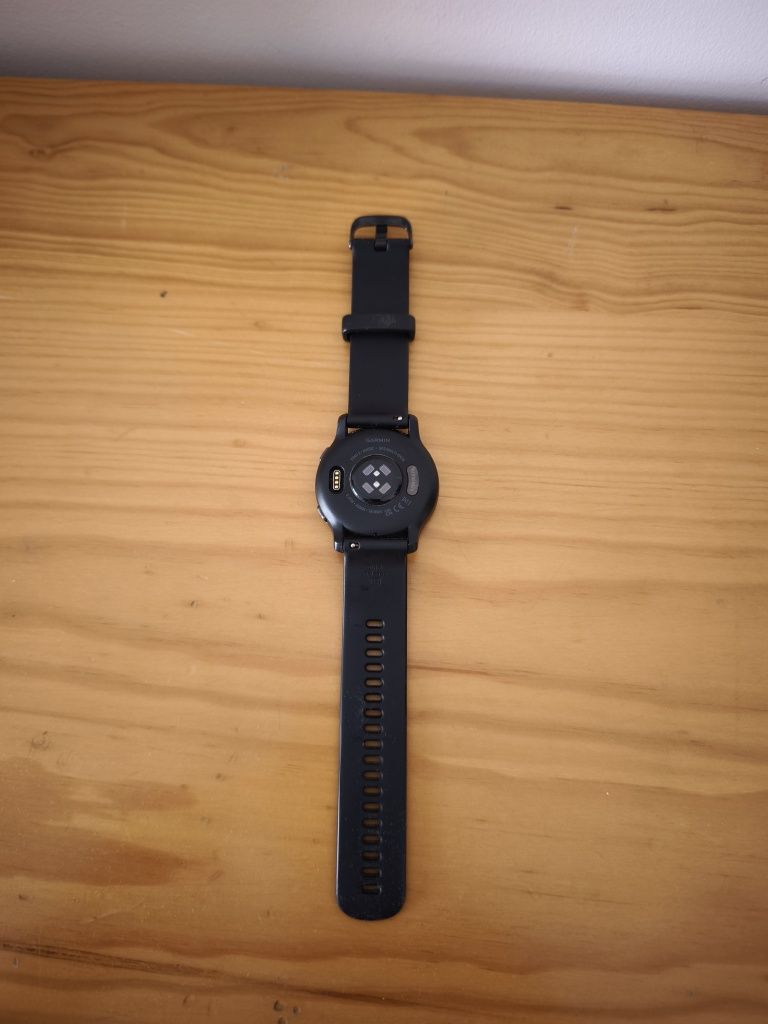 Relógio Garmin venu 2 com um pequeno aranhão que não afeta em nada