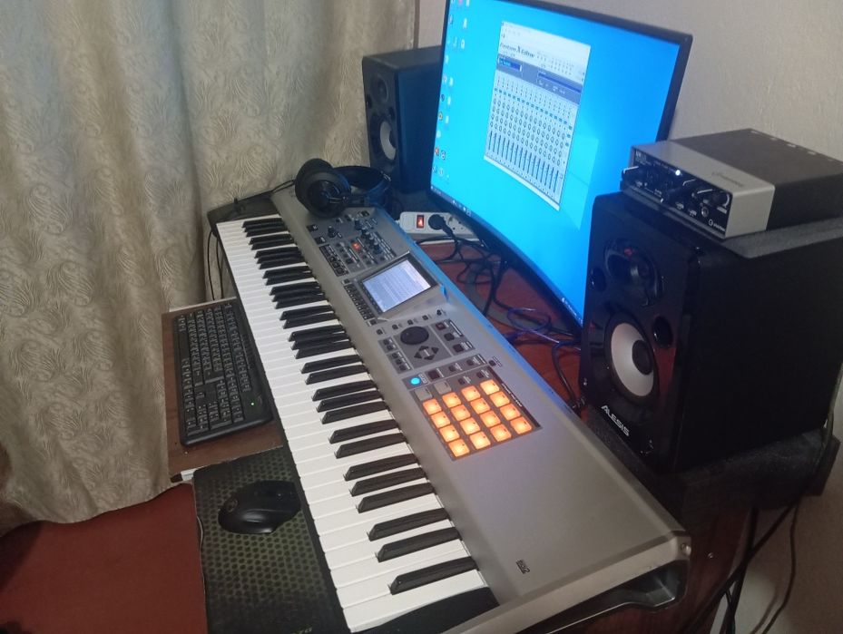 Roland Fantom X7+(Pc cart 4Gb)