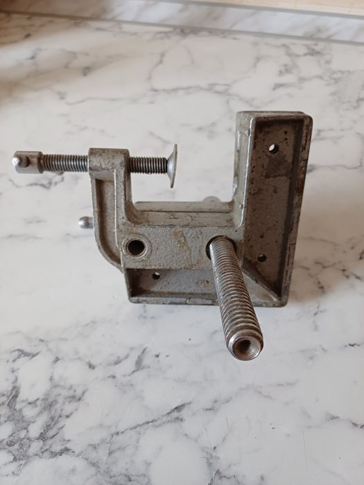 Угловые тиски времен СССР