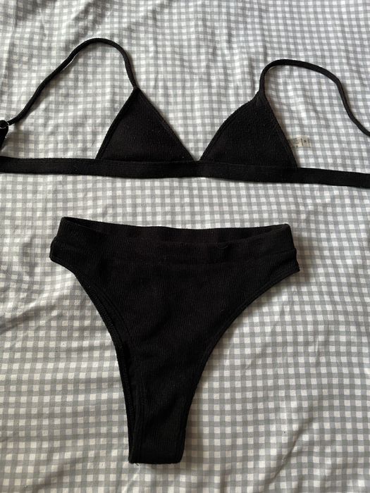 жіночий чорний купальник