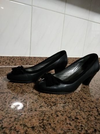Sapatos de Salto (Pretos; Tamanho 35)