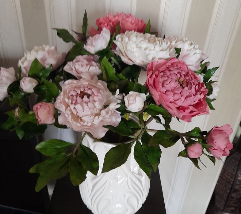 Шикарные,неуведающие пионы ручной работы из холодного фарфора