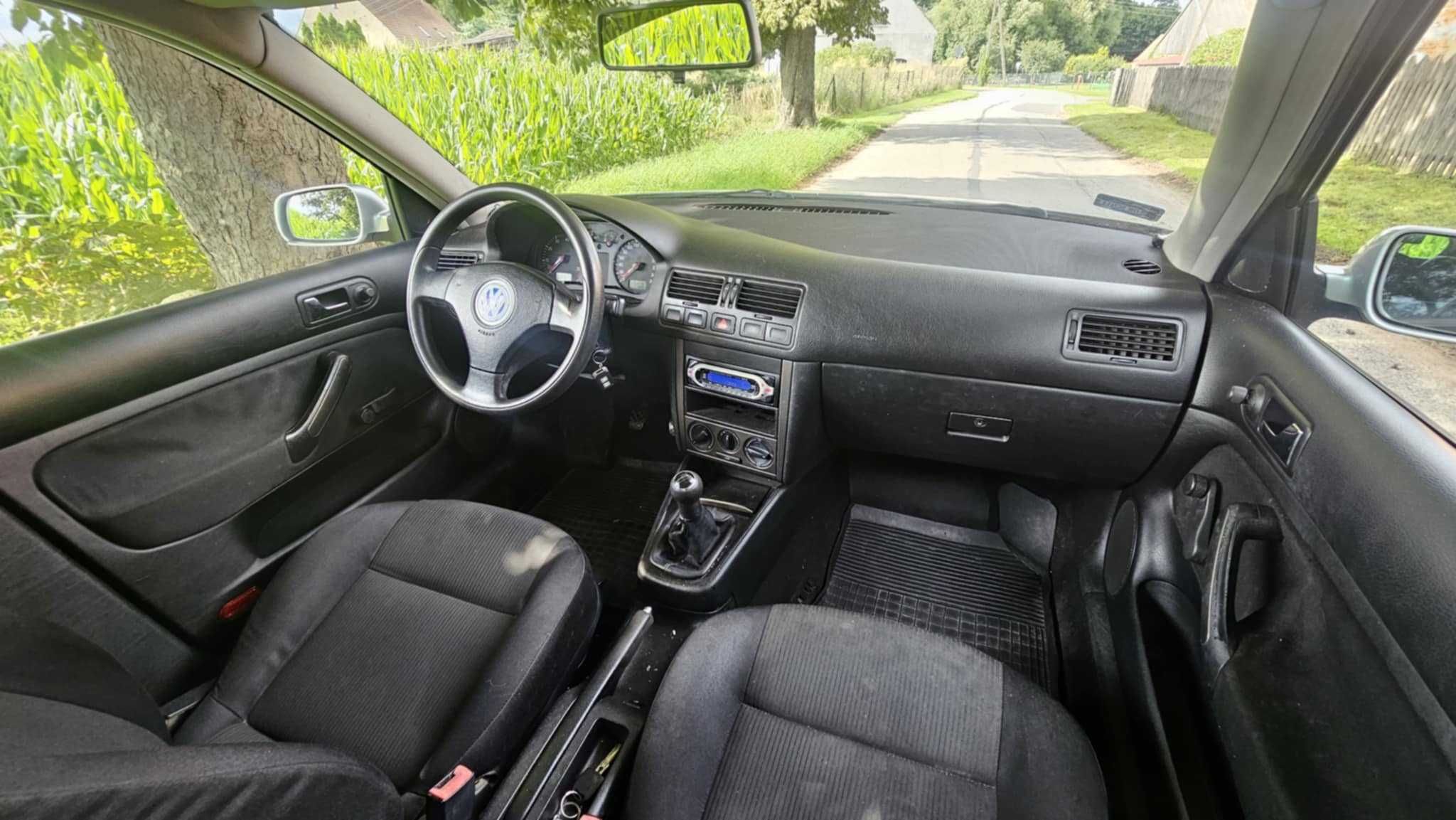 VOLKSWAGEN BORA 1.6 16V  - 2002 - Zadbana bez rdzy !