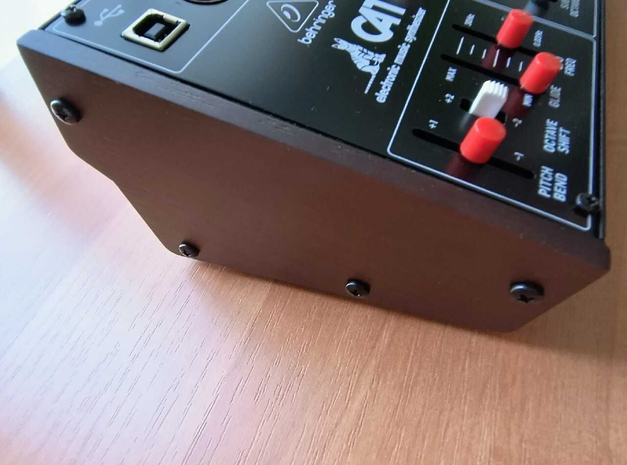 Syntezator Behringer CAT