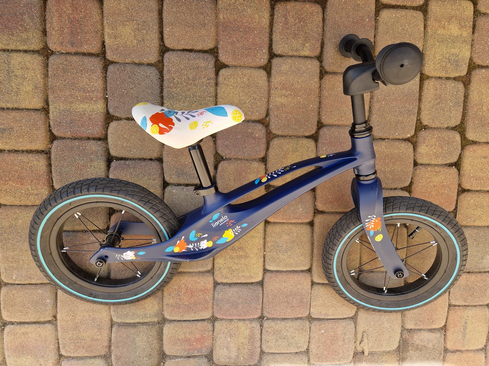 Rowerek biegowy MAGNEZOWY Lionelo Bart AIR 12''