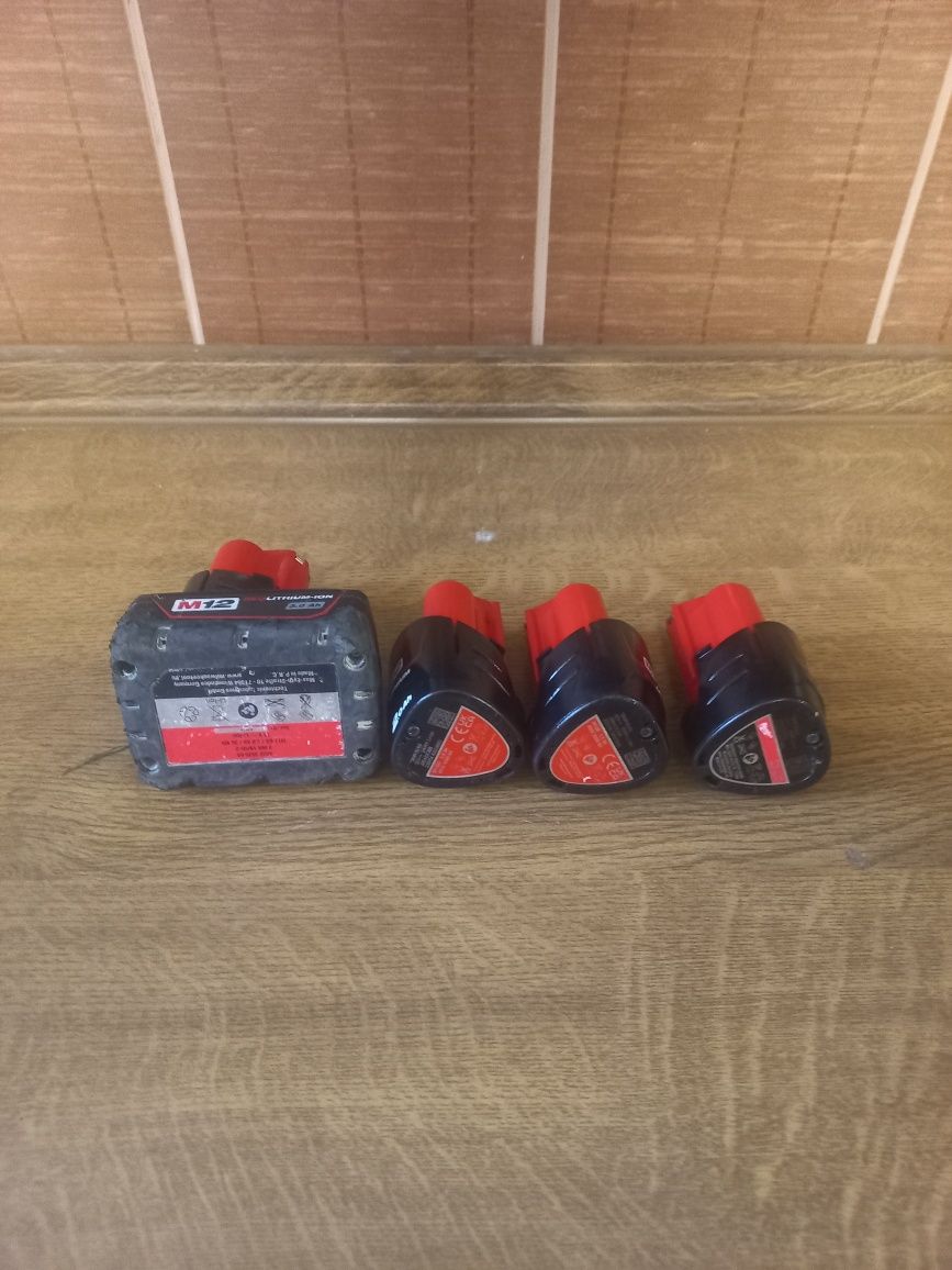 4x bateria milwaukee 3,0 ah ,2.0 ah  2x 1.5 ah