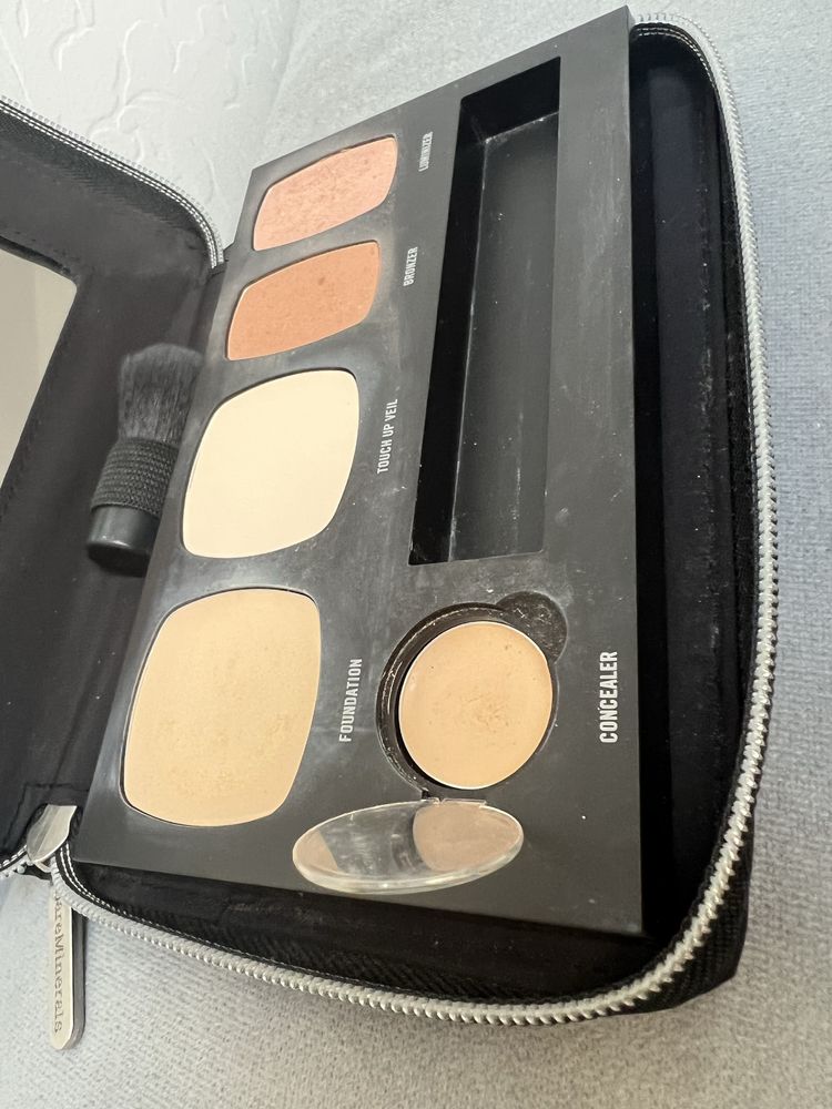 Zestaw bareminerals kosmetyczka lusterko pedzel kabuki pudry bronzer