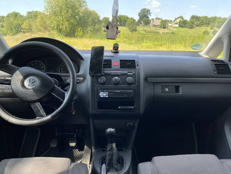 Продам Volkswagen Touran 2004 год
