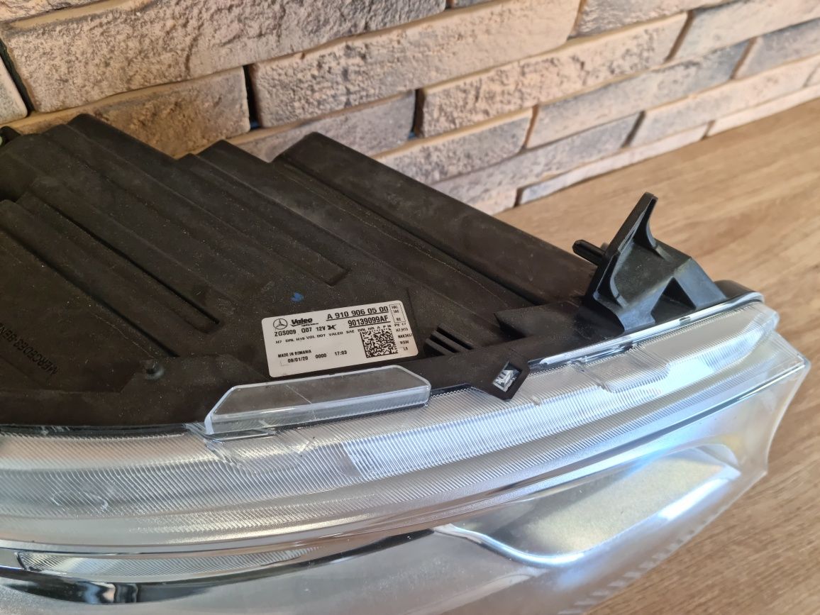 A9109060500 Фара переднч права Америка Mercedes Sprinter 907 910 USA
