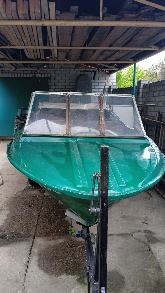 Продам моторный човен Крим