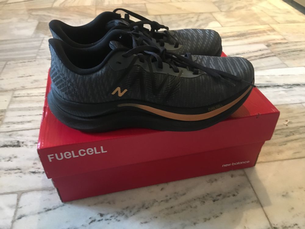 Buty do biegania damskie New Balance Fuell Cell Propel V4 r.41
