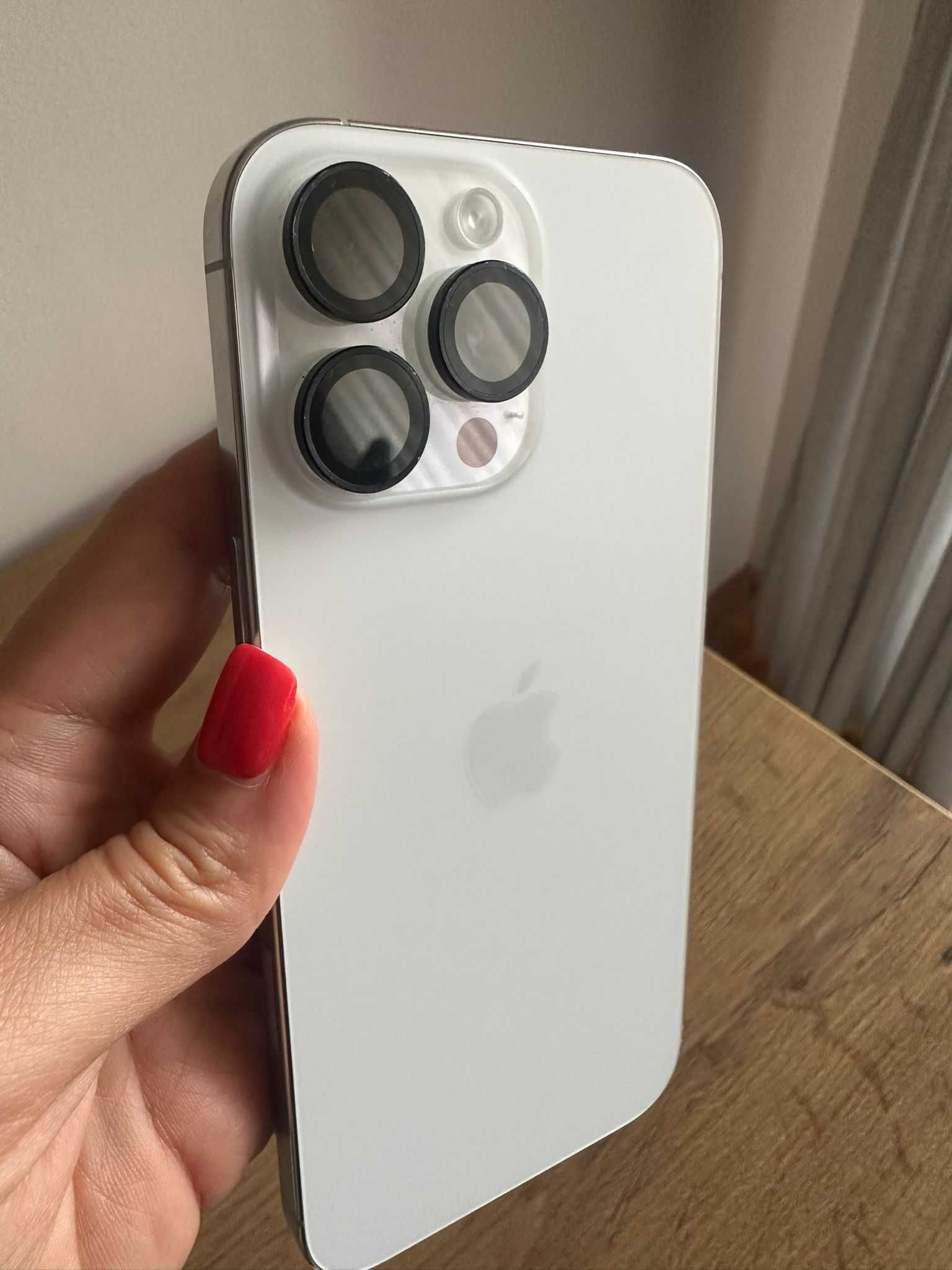 iPhone 16 pro max na gwarancji  kolor biały plus etui