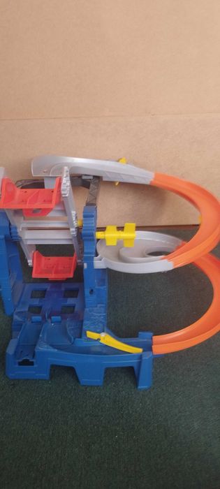 Трек хот вілс, Hot Wheels Auto Lift Expressway