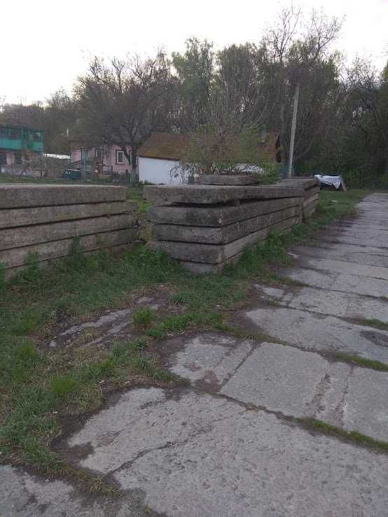 Дорожні залізобетонні плити посилені