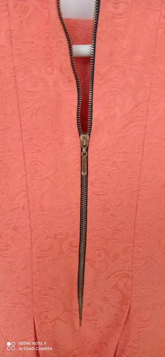 Sukienka ŻAKARDOWA pięknie skrojona, na podszewce z tyłu na zamek OKAZ