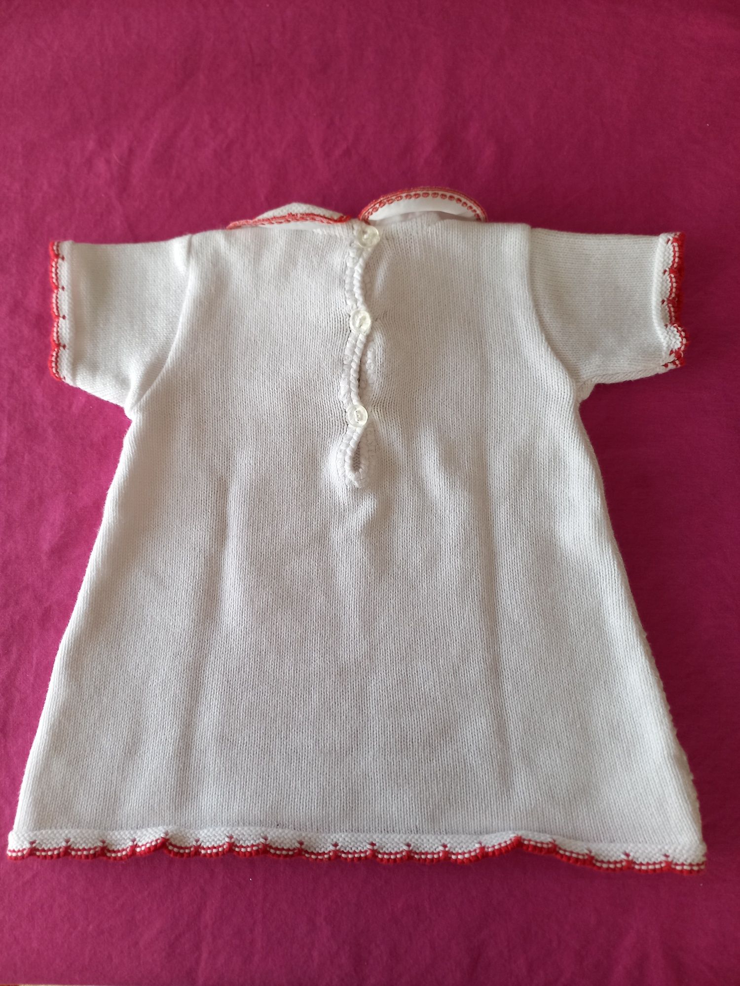 Vestido malha branco (3 meses) novo

Vestido nunca usado. Sem dano alg