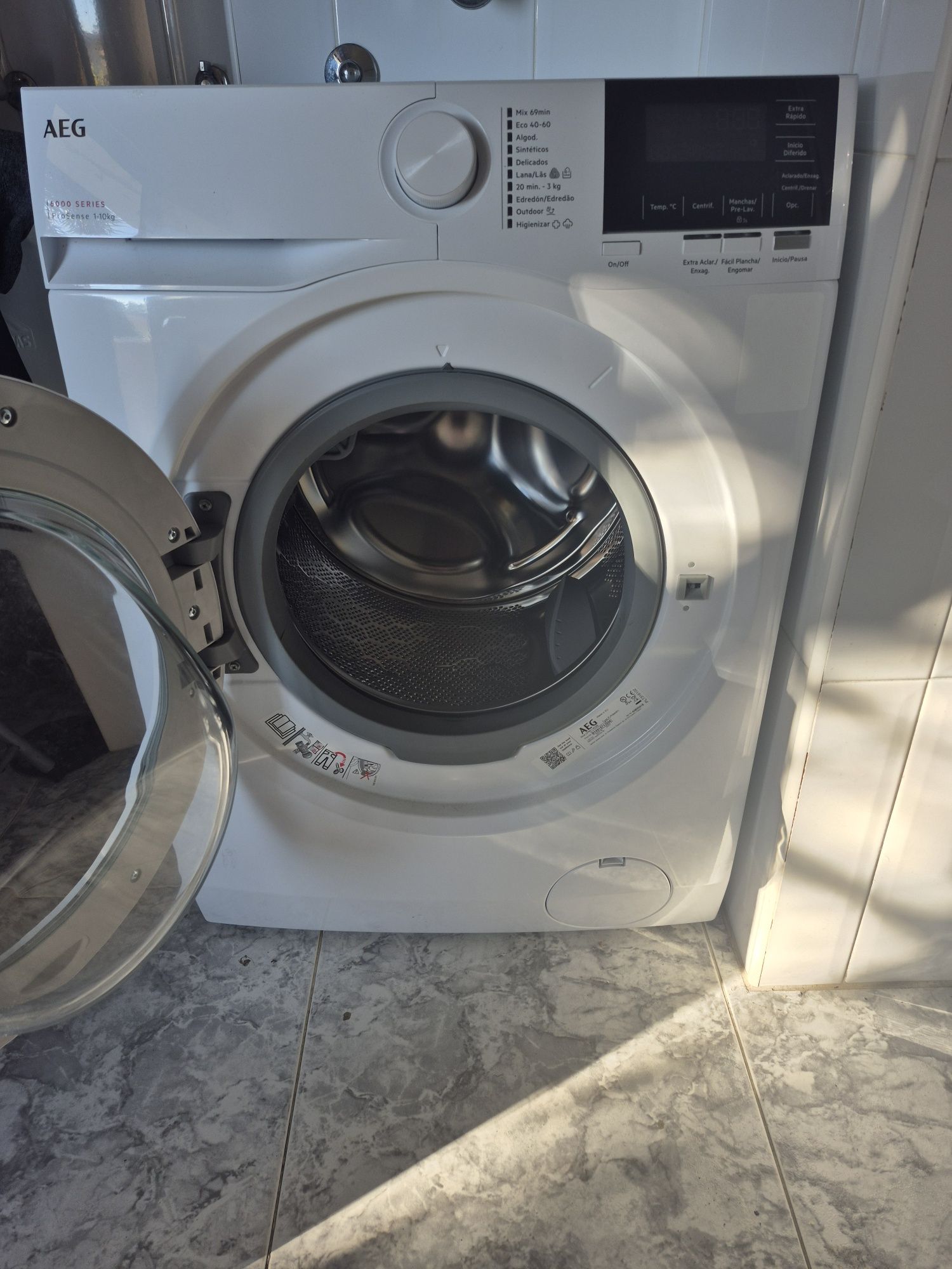 Máquina de lavar roupa AEG