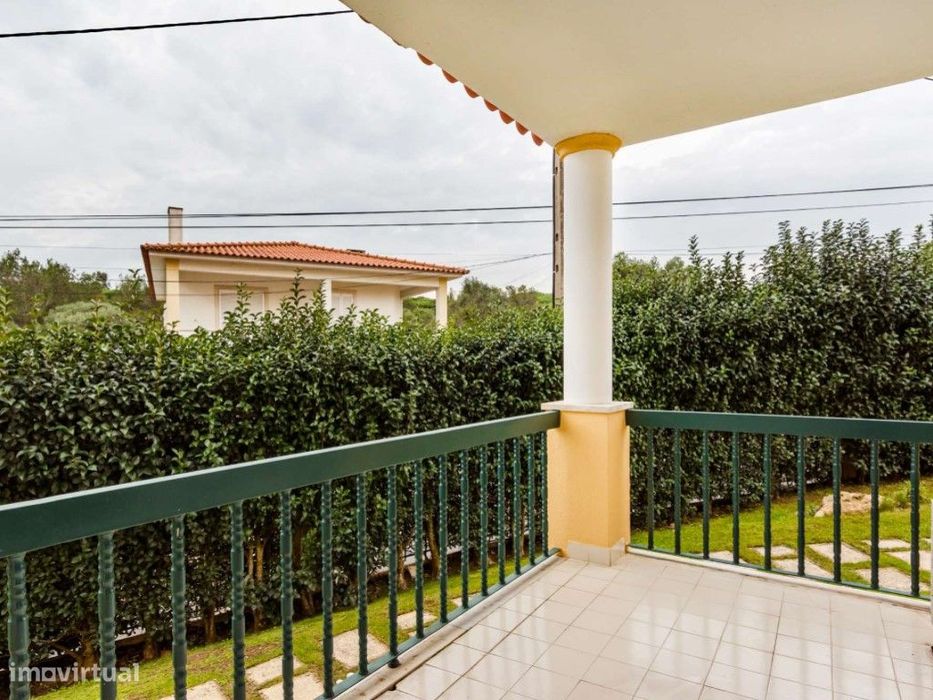 Apartamento T2 com estacionamento em Alcabideche, Cascais