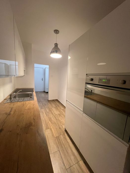 Sprzedam 2 pokojowe mieszkanie - centrum, 2 - piętro
