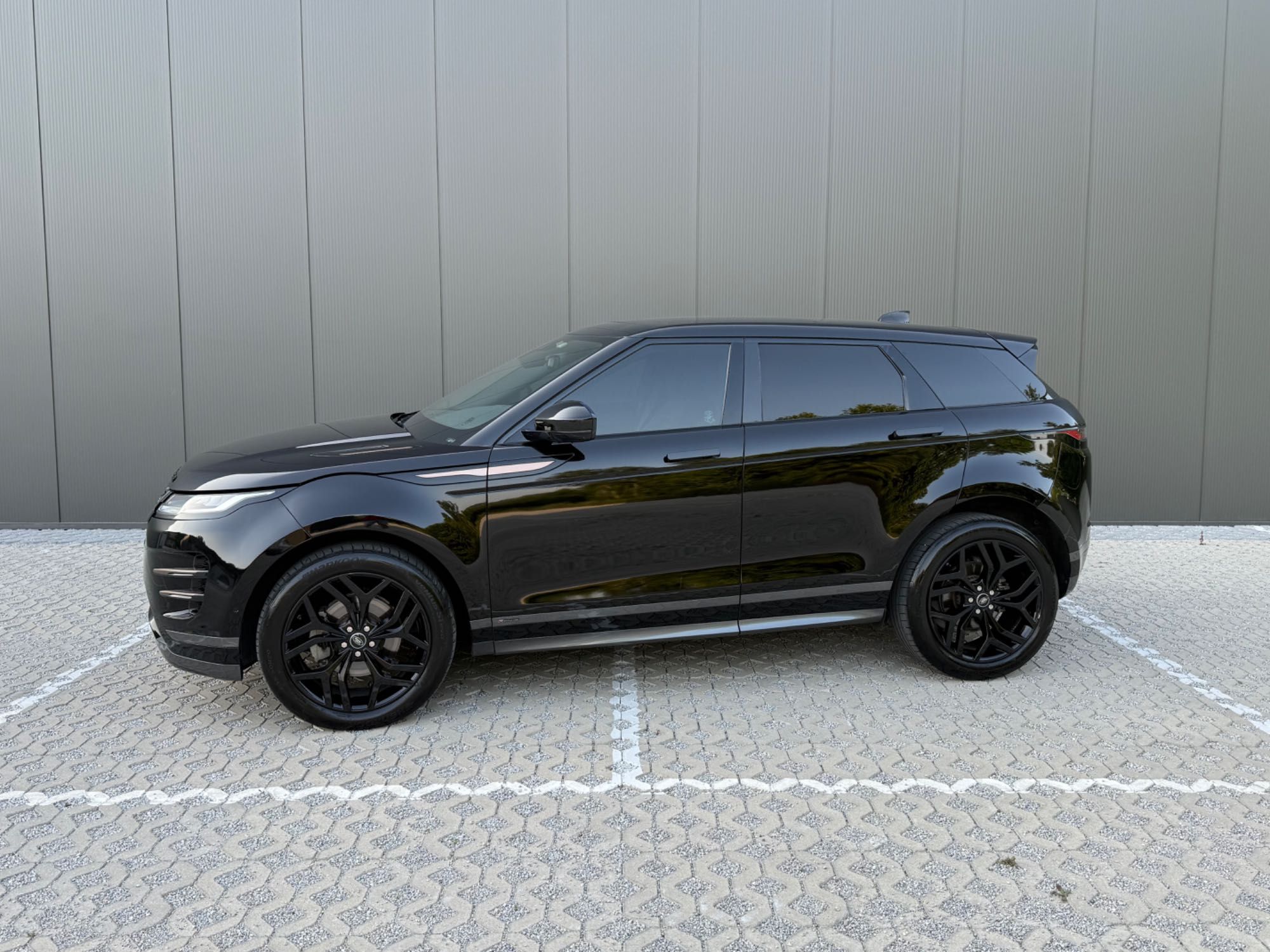 Land Rover Evoque R Dynamic 2.0 D150