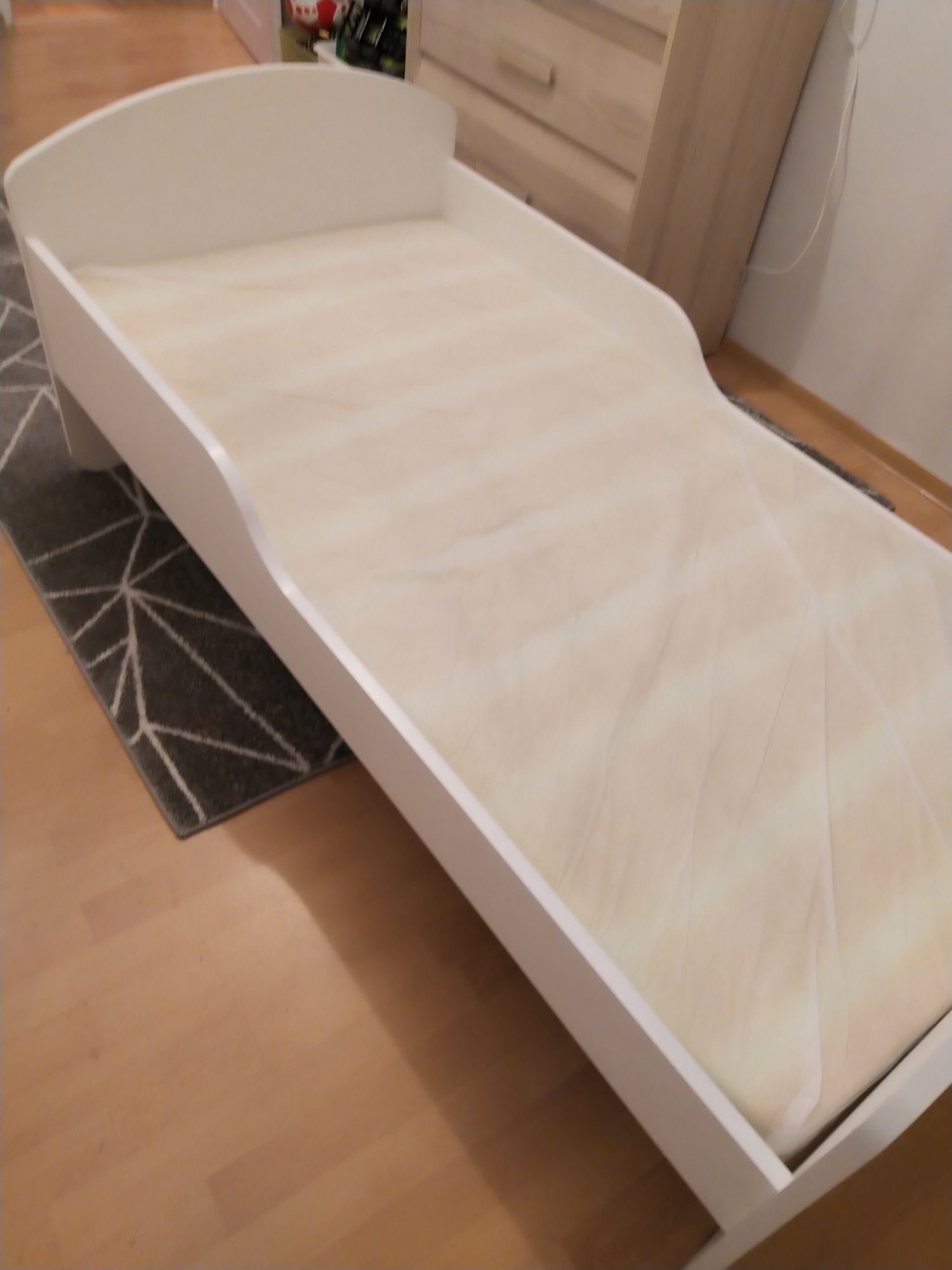 Łóżko 160 x80 z materacem