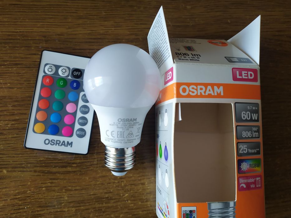 Лампочка з пультом 12 кольорів 9,7 ват. Нова.