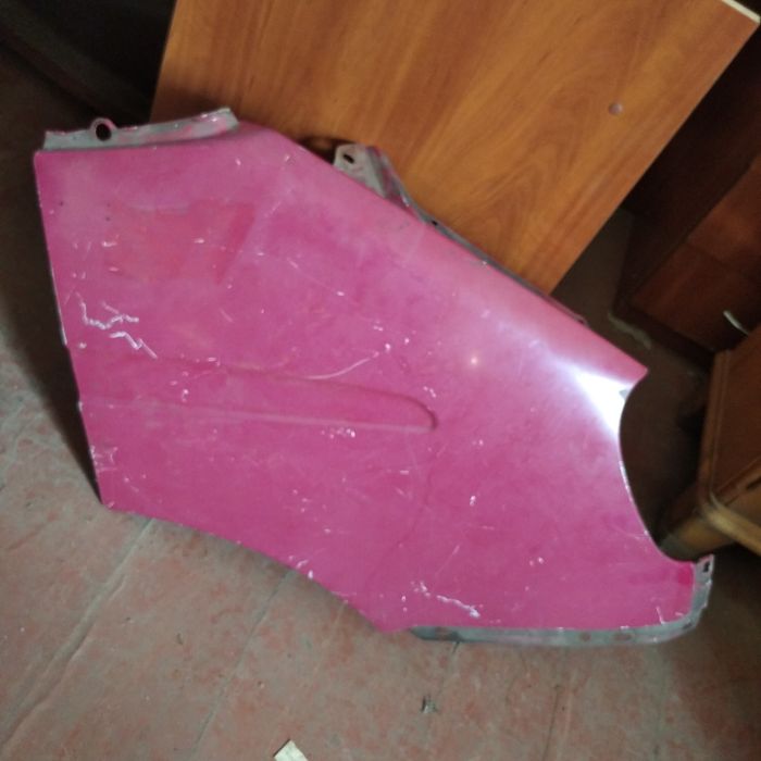 Крила газель білі і червоні