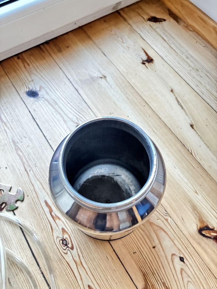 Pistolet natryskowy VEVOR z  pojemnikiem na farbę 2 litry
