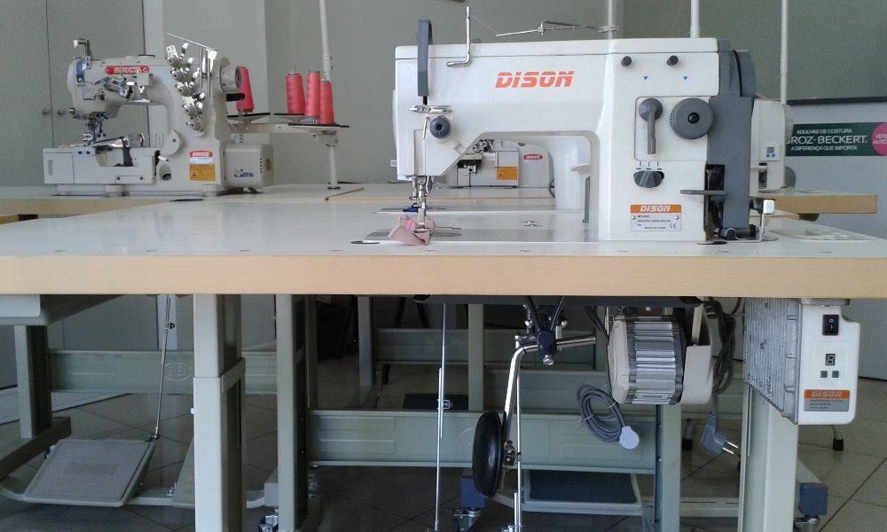 Maquina costura ziguezague 20U NOVA