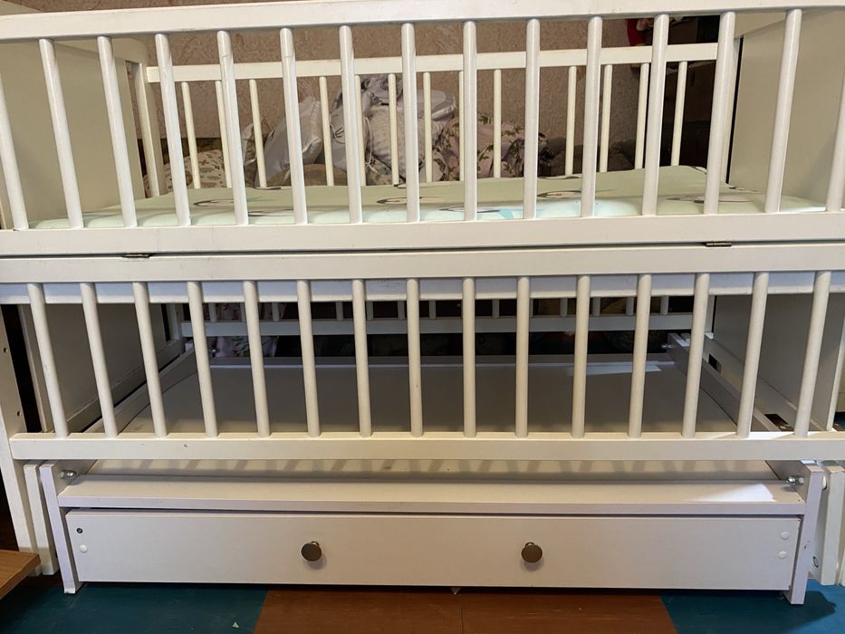 Дитяче ліжечко на маятнику