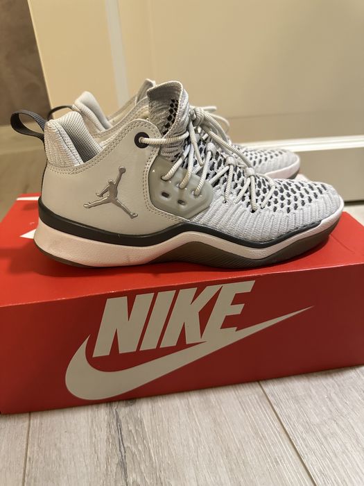 Jordan кроссовки nike