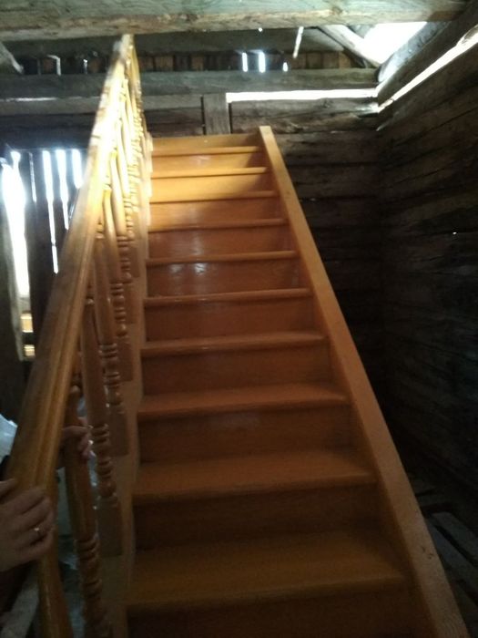 Сходи ,натуральний дуб