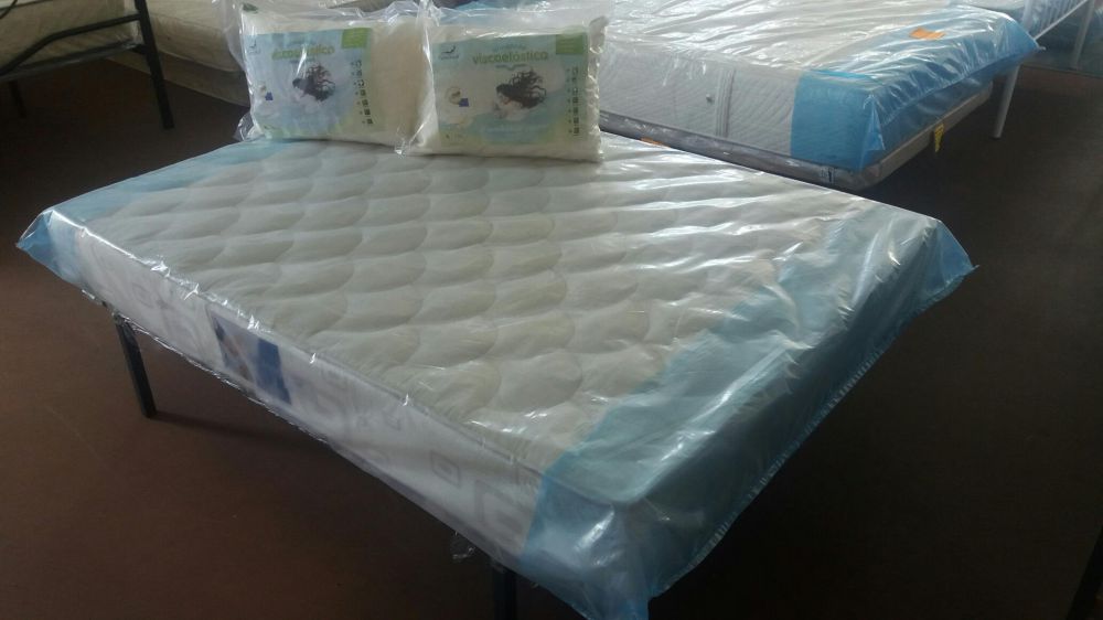 Colchão ortopédico casal + estrado c/pés + 2 almofadas! NOVO!