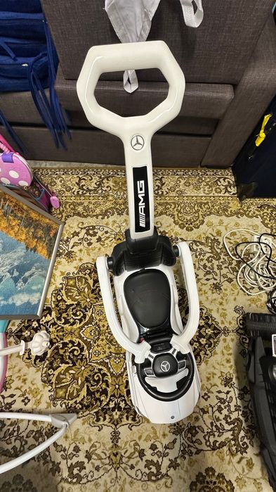 Vendo carro MERCEDES para Bebê.