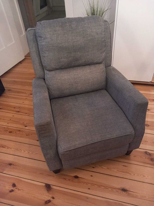 Fotel uszak z podnóżkiem